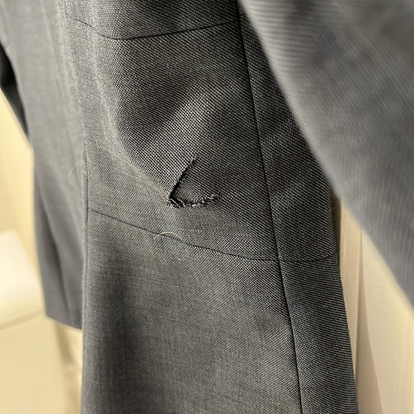 Anne Klein suit. Size 6 navy blue. Very classy, gorgeous suit. - Picture 11 of 12